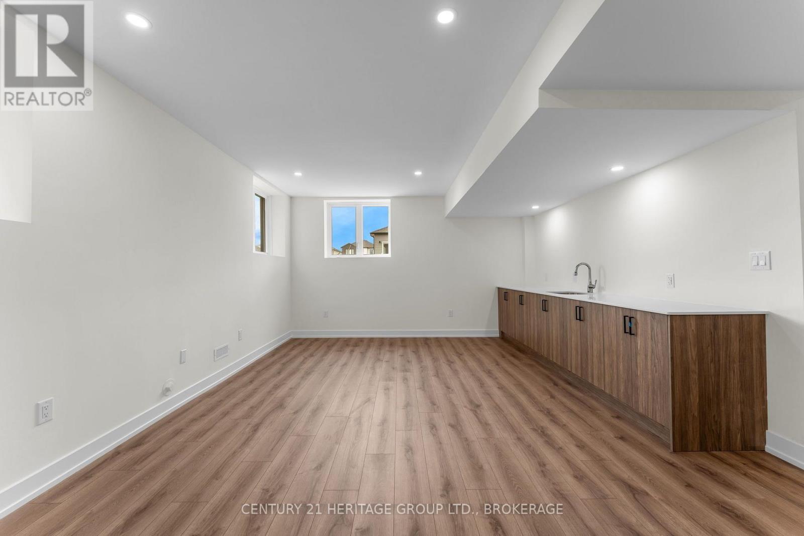 60 DUSENBURY DRIVE - Image 32