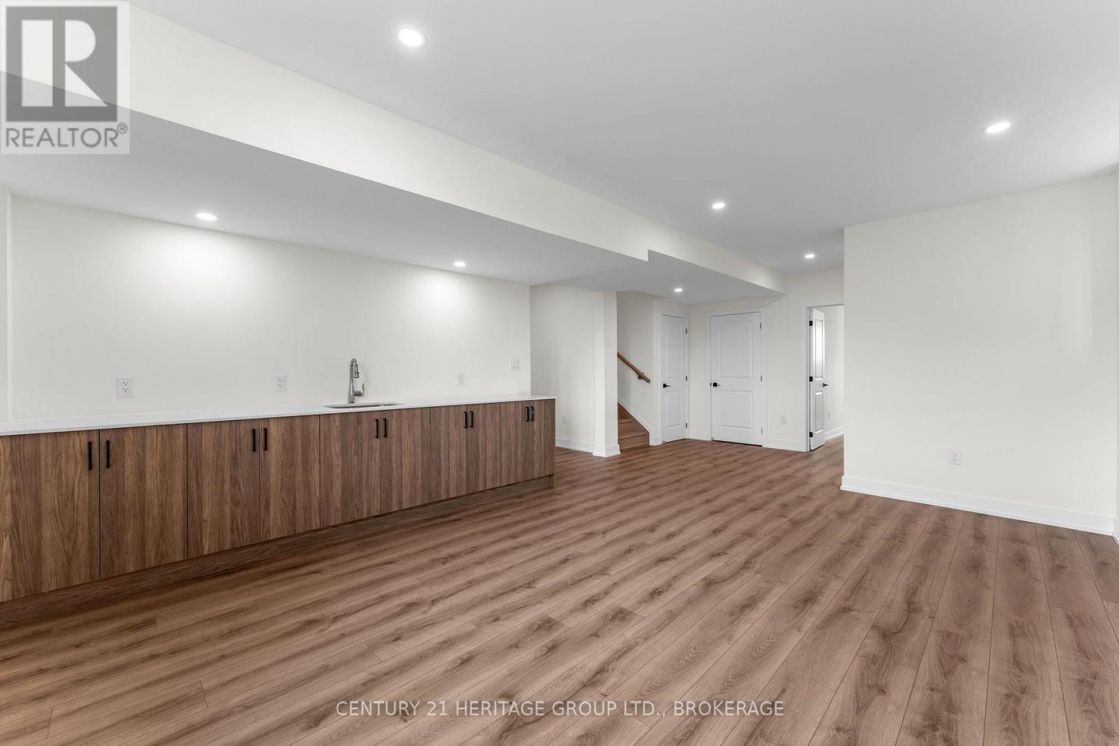 60 DUSENBURY DRIVE - Image 33