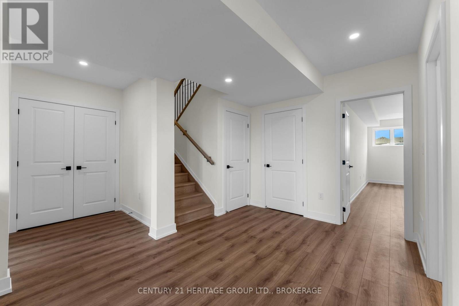 60 DUSENBURY DRIVE - Image 34