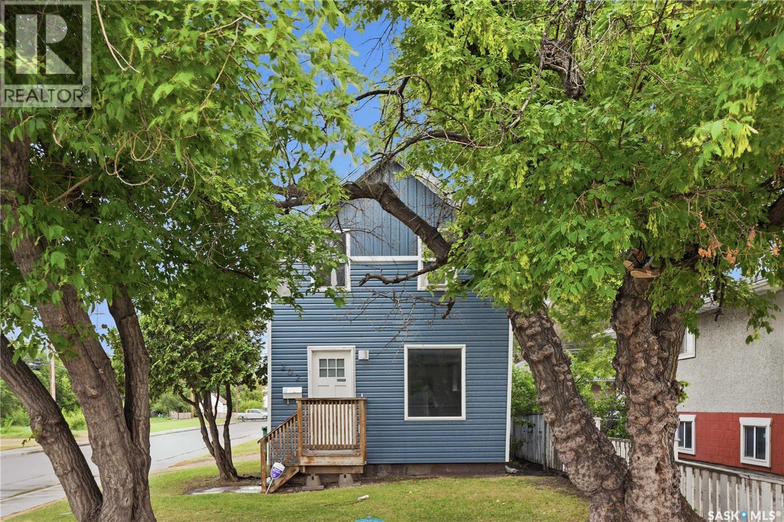 202 W AVENUE S, Saskatoon — photo 2