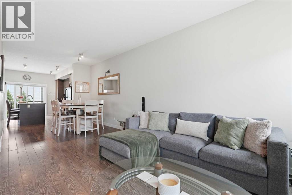 17 Stonehouse Crescent NW - 17