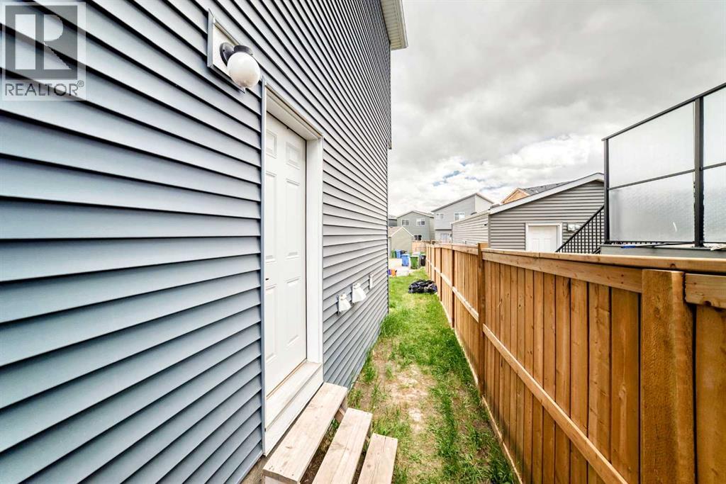 36 Howse Heights NE - 38
