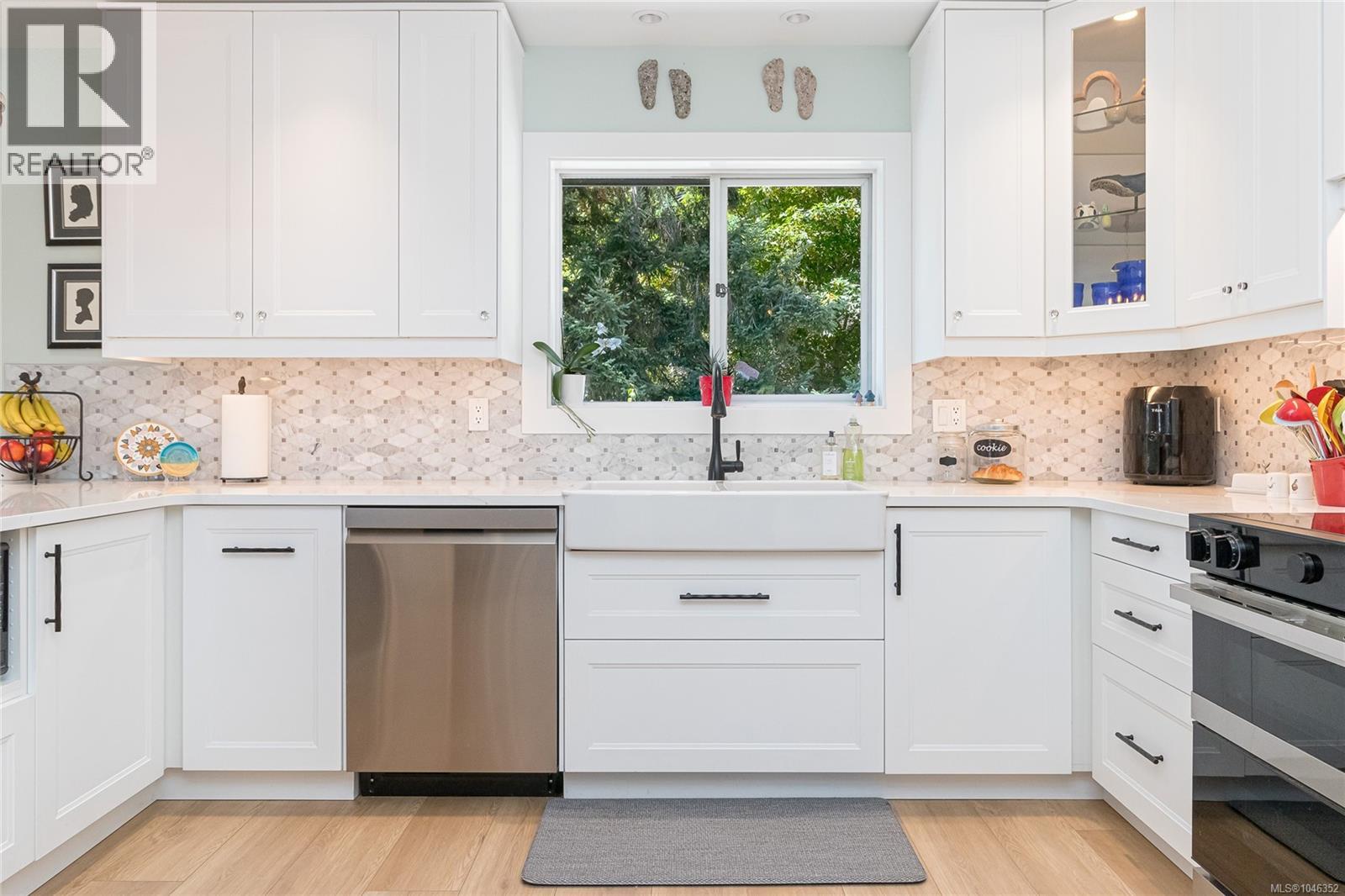 1866 Barrett Dr - Image 23