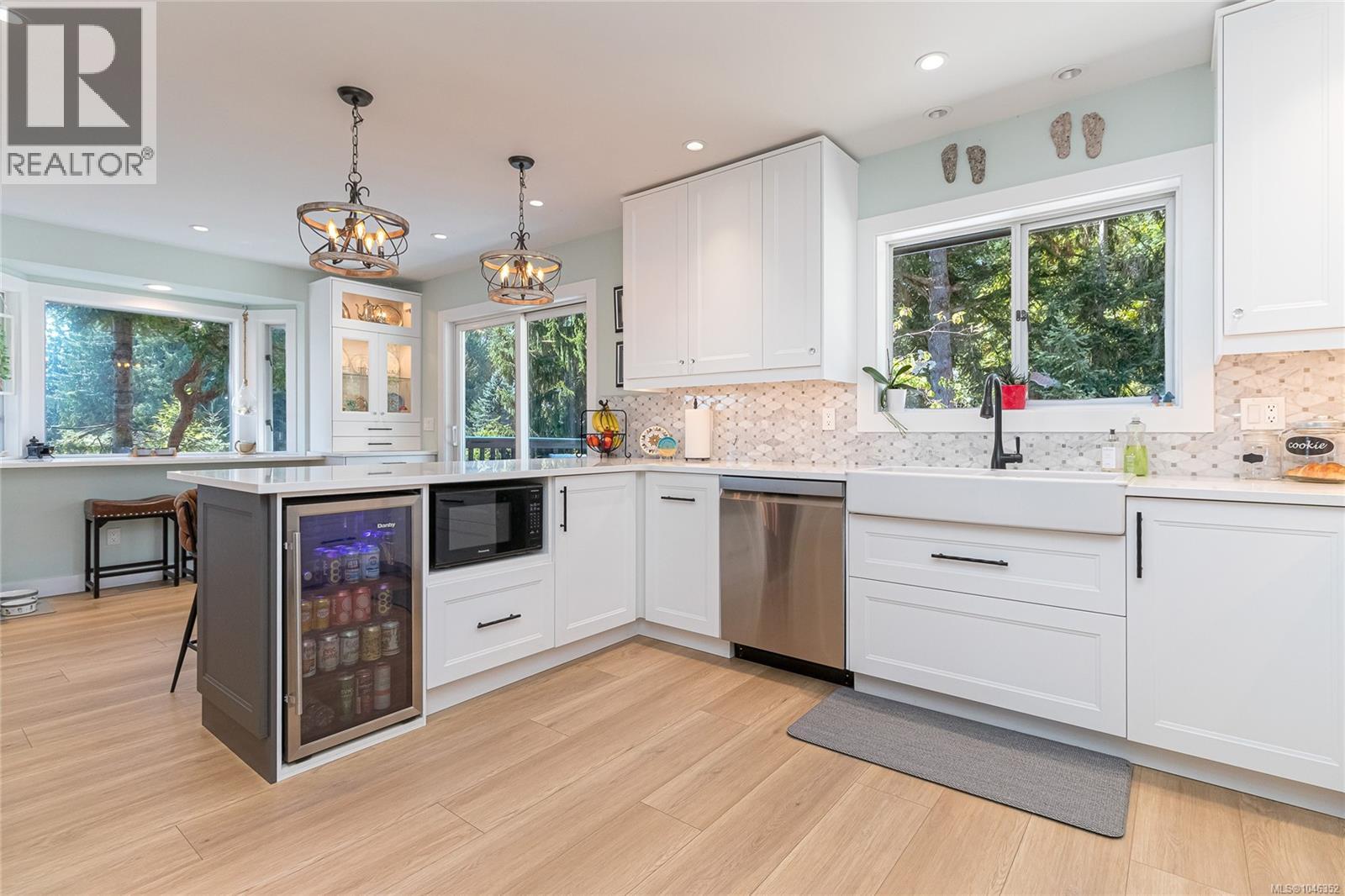 1866 Barrett Dr - Image 24
