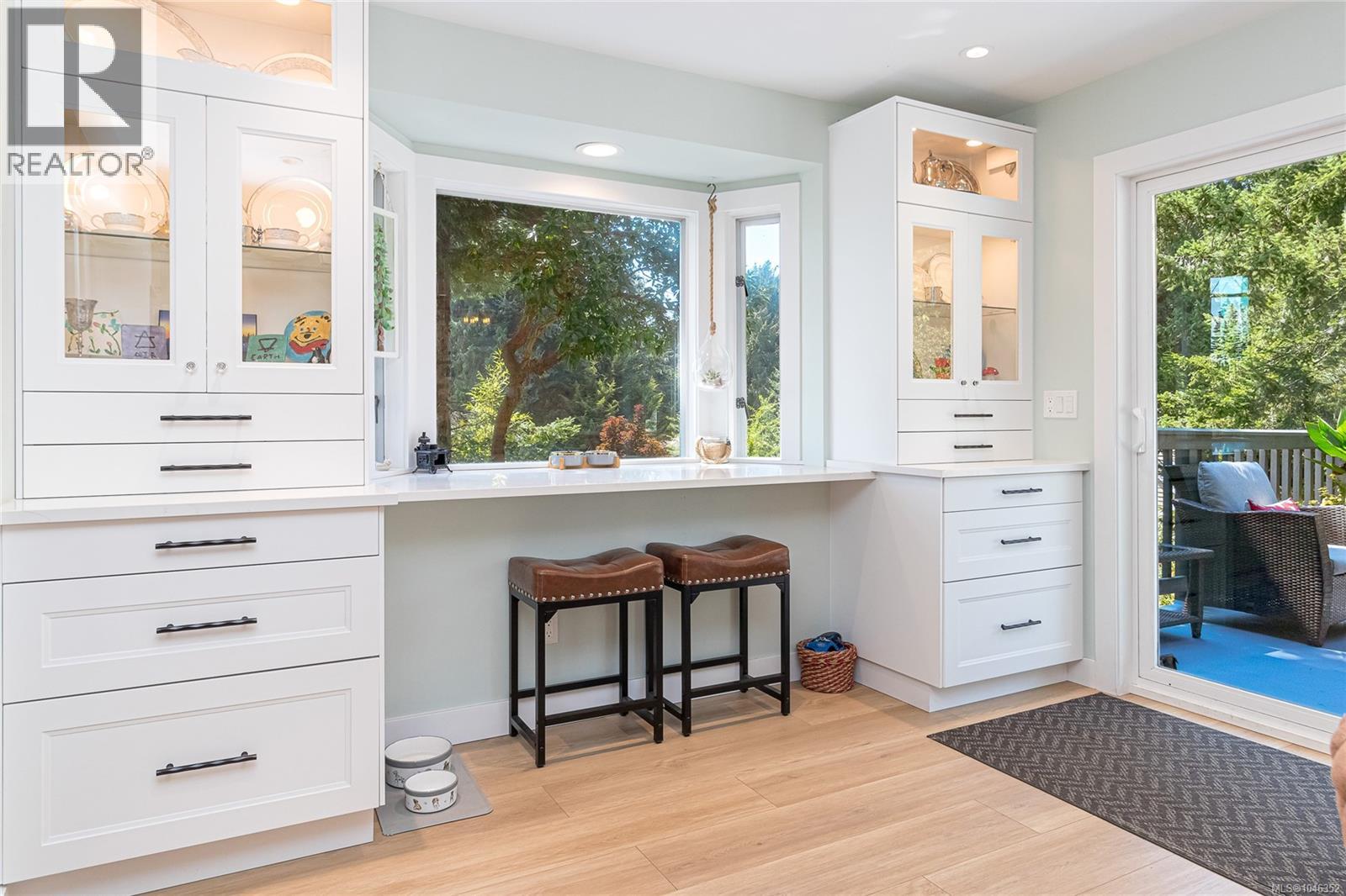 1866 Barrett Dr - Image 30