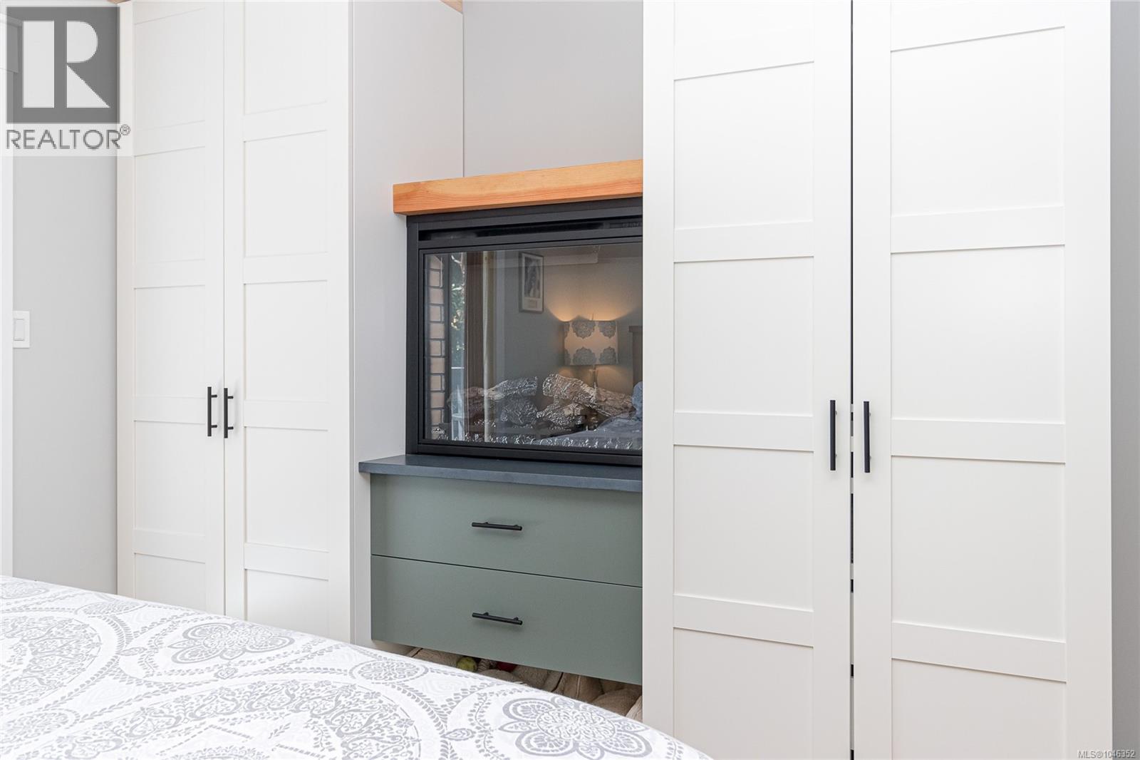 1866 Barrett Dr - Image 35