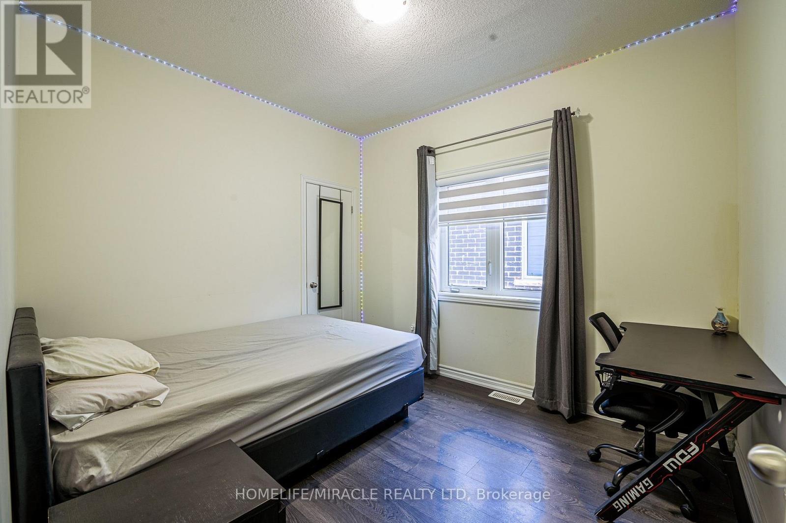 23 ARROWVIEW DRIVE - 22