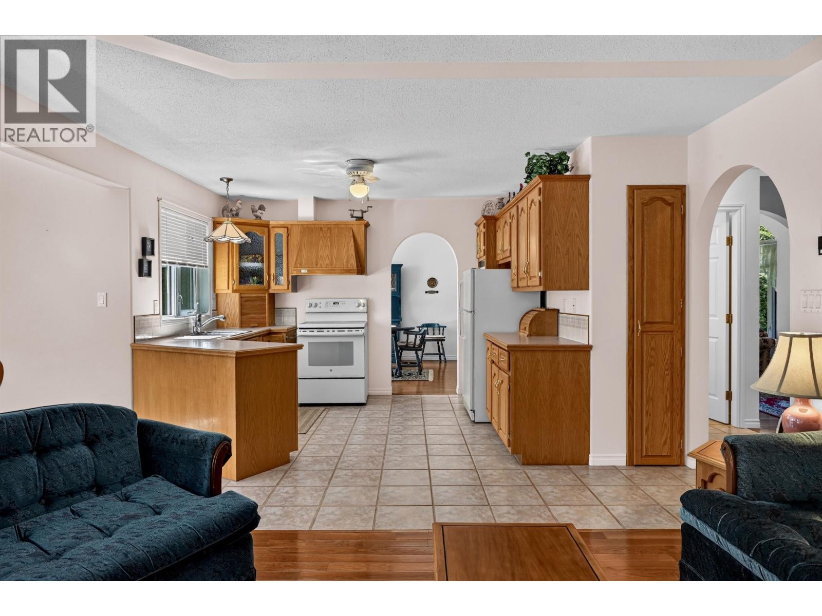 1977 CLEARWOOD CRESCENT - 9