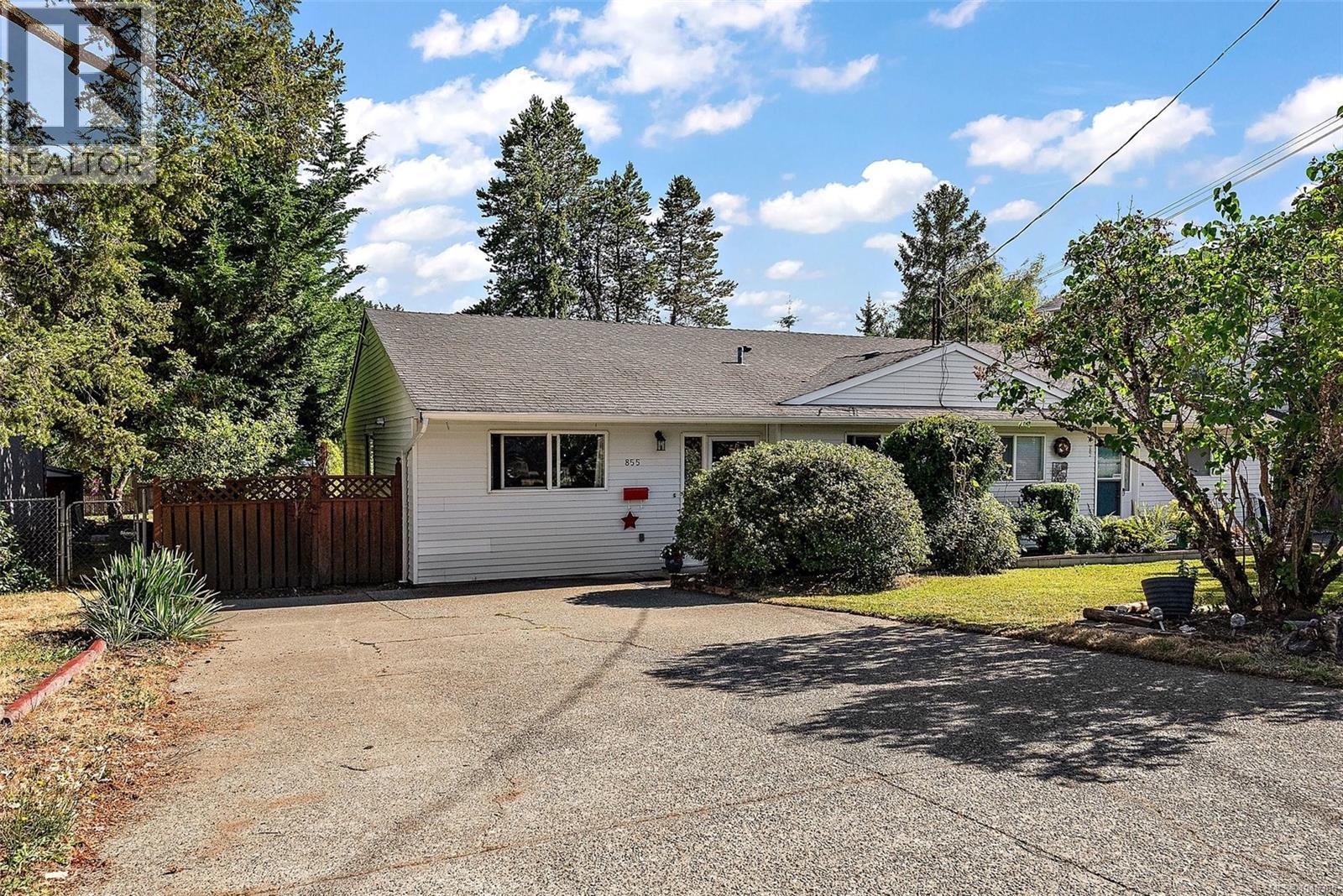 855 Sevenoaks Road, Saanich