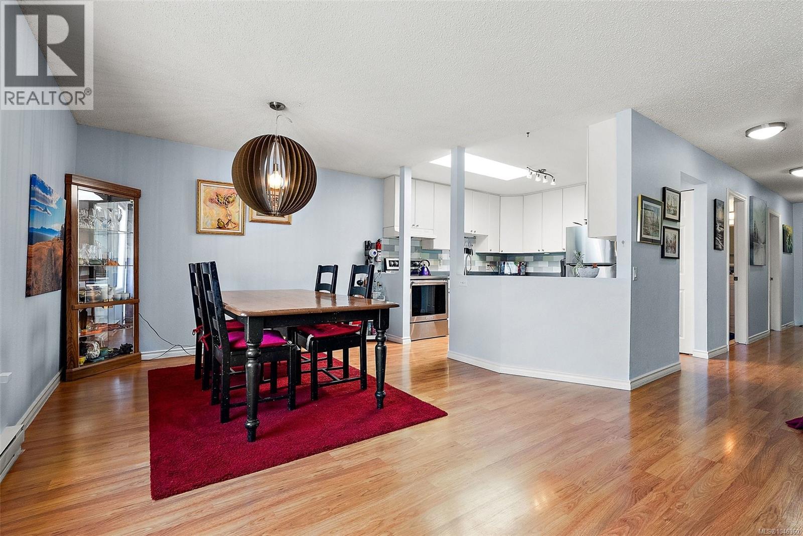  855 Sevenoaks Road, Saanich