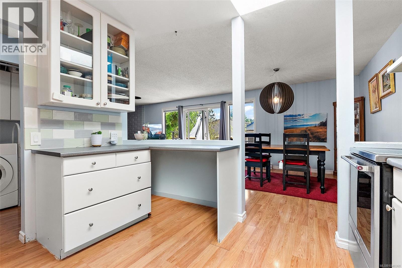  855 Sevenoaks Road, Saanich
