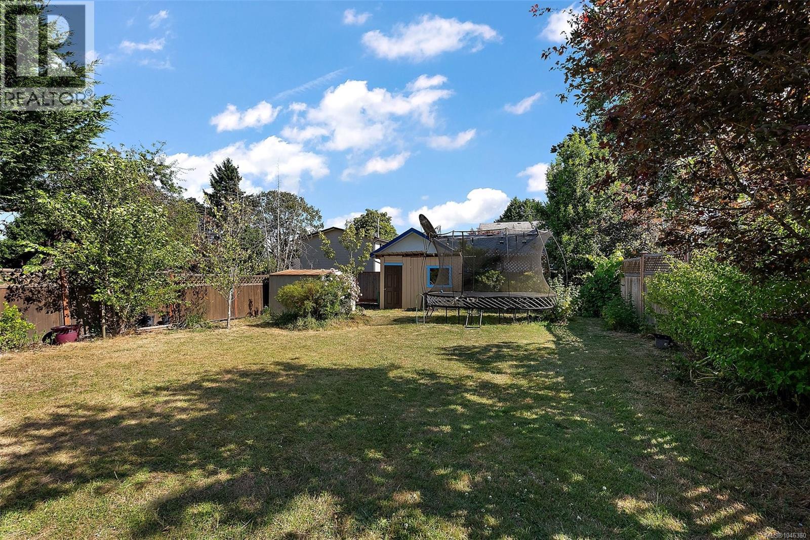  855 Sevenoaks Road, Saanich