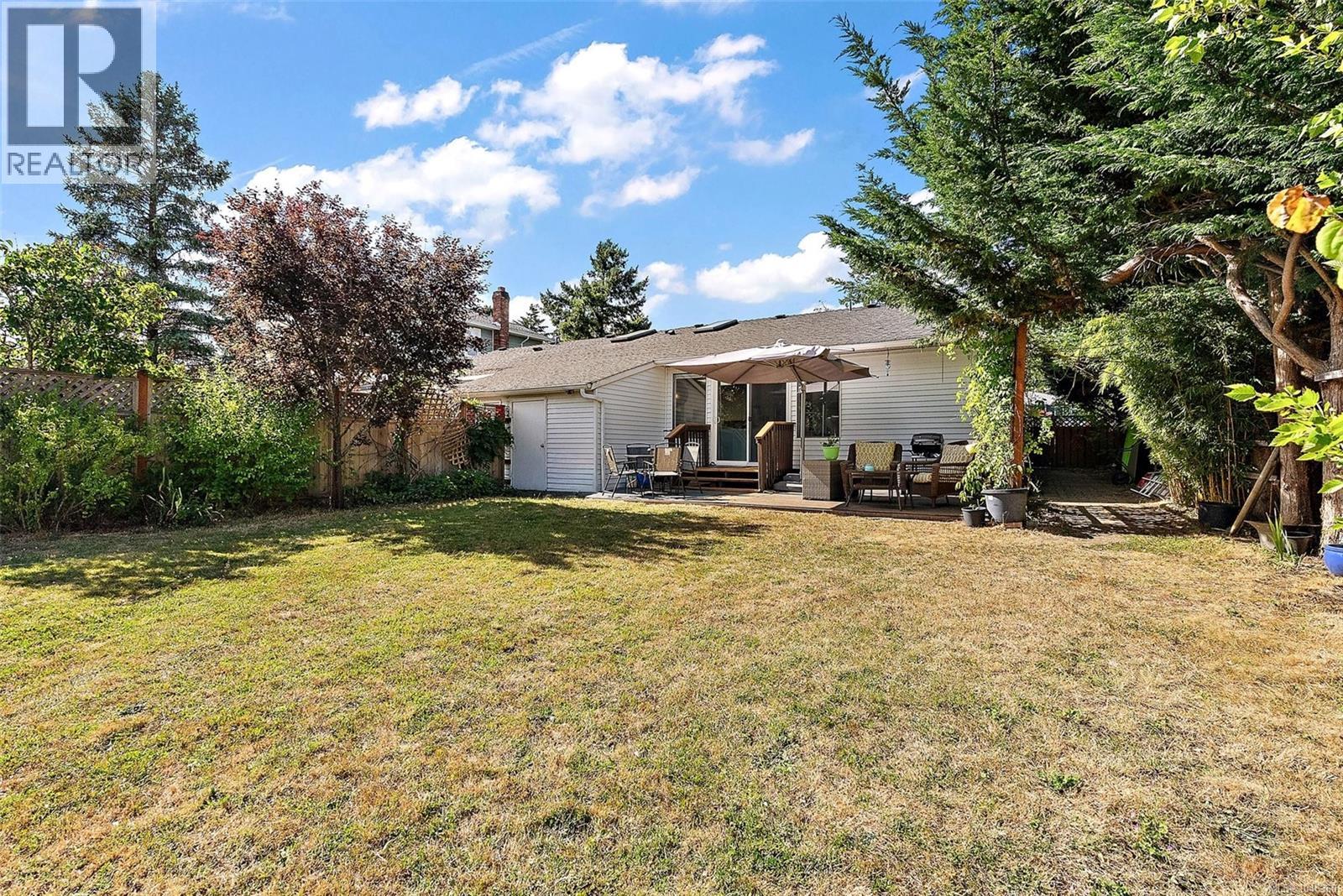  855 Sevenoaks Road, Saanich