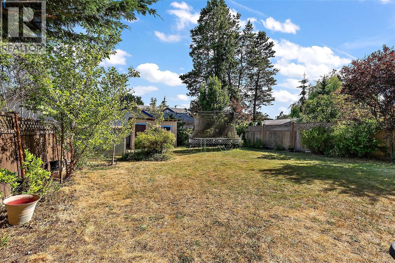  855 Sevenoaks Road, Saanich