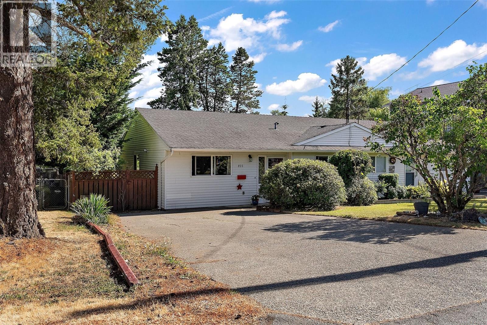  855 Sevenoaks Road, Saanich