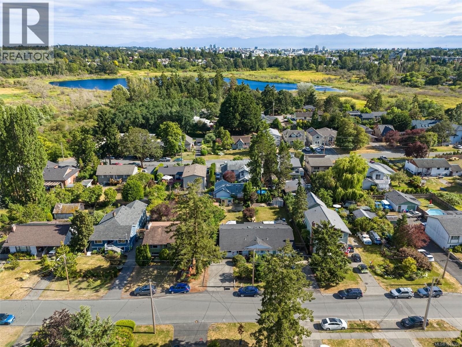  855 Sevenoaks Road, Saanich