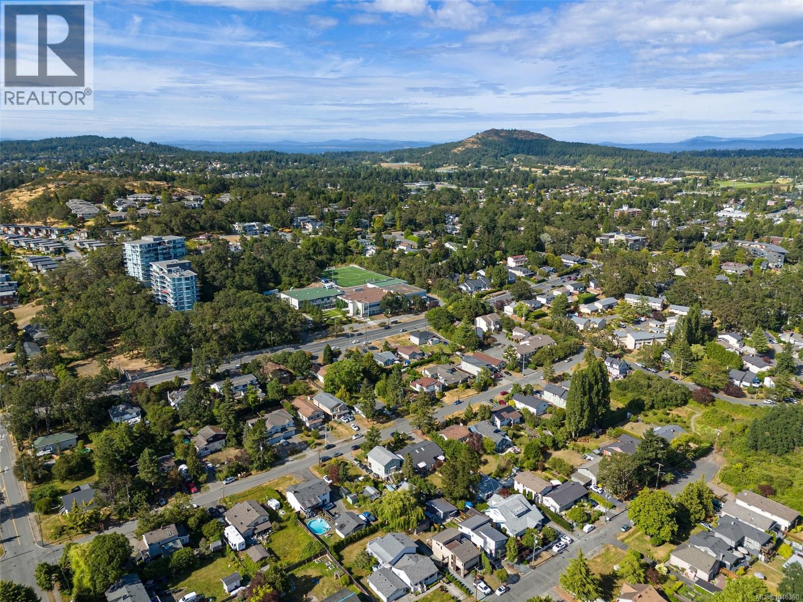  855 Sevenoaks Road, Saanich