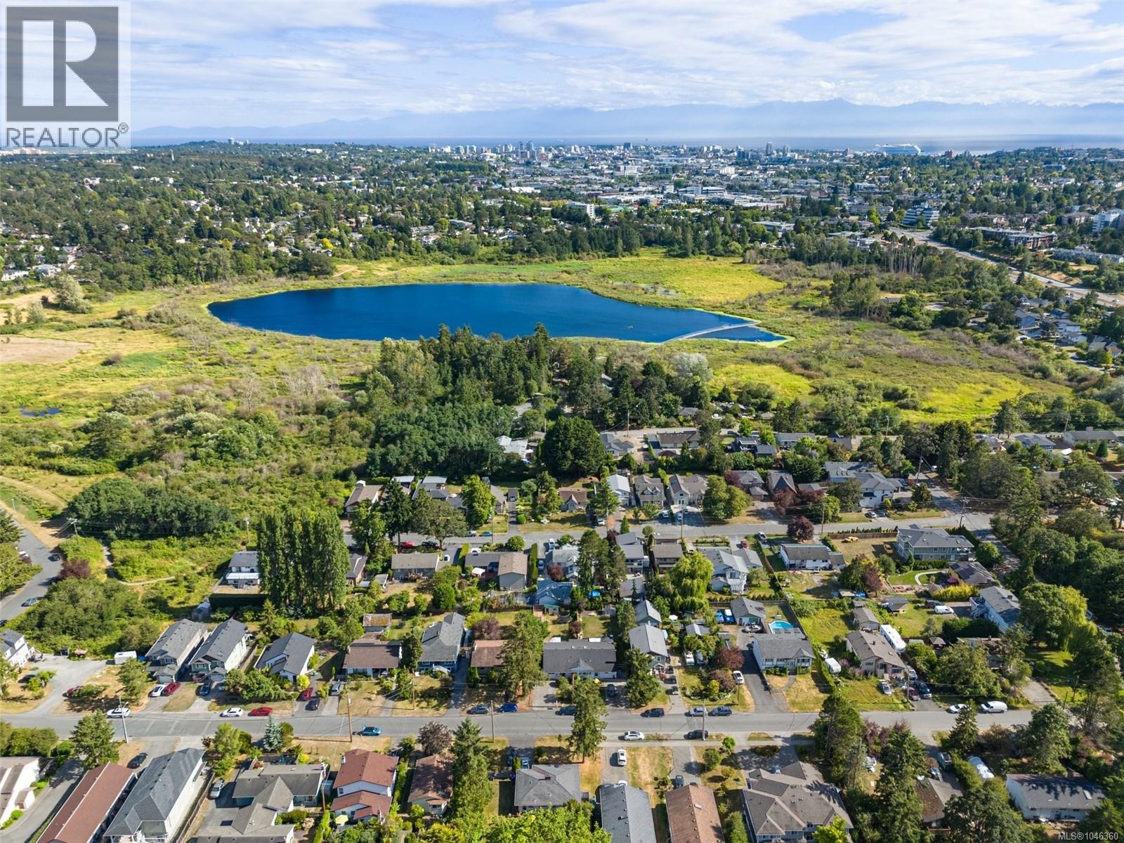  855 Sevenoaks Road, Saanich