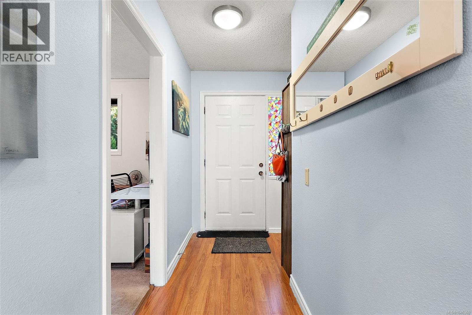  855 Sevenoaks Road, Saanich