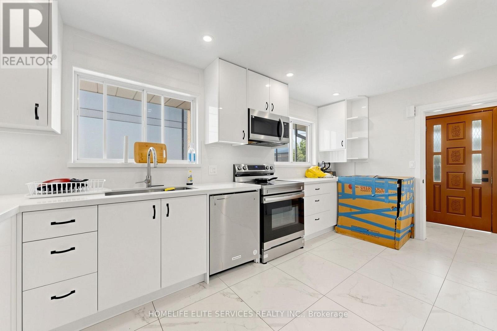 76 GOODERHAM DRIVE - 12