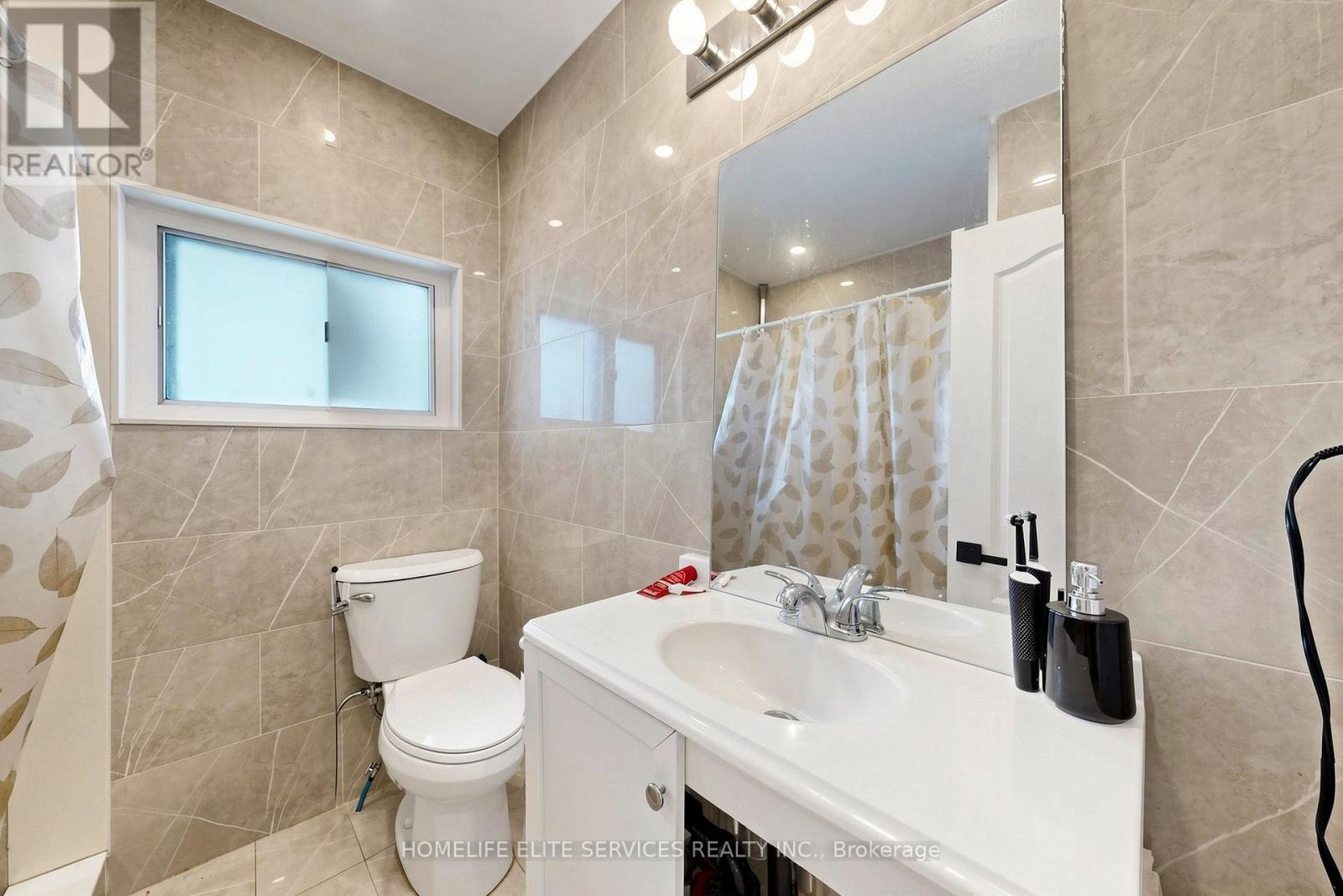 76 GOODERHAM DRIVE - 23