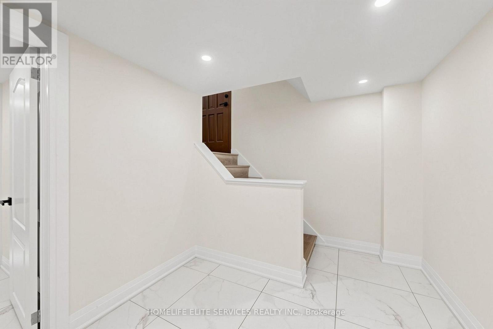 76 GOODERHAM DRIVE - 27