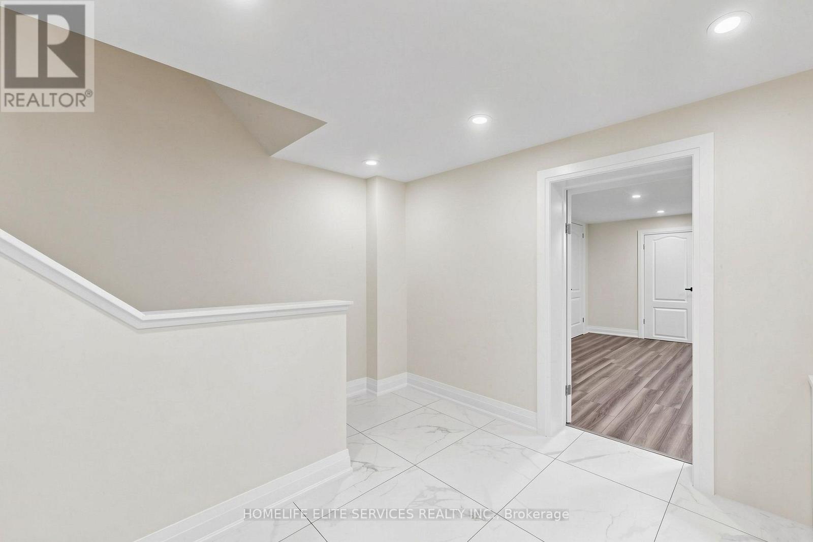 76 GOODERHAM DRIVE - 28