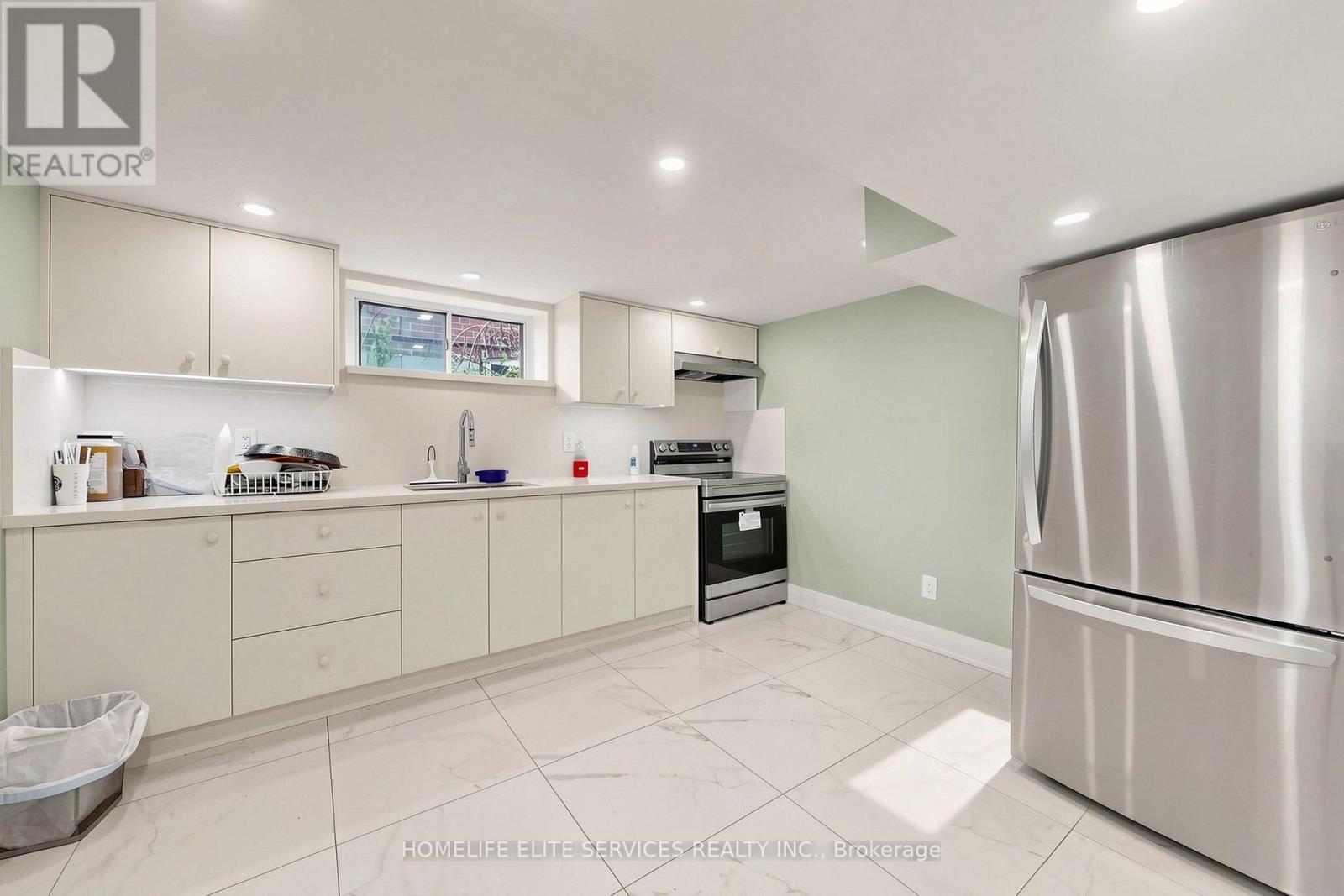 76 GOODERHAM DRIVE - 33