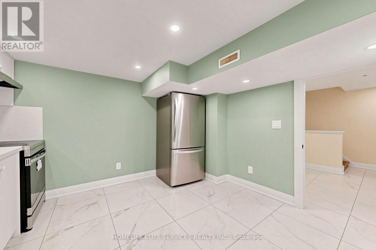 76 GOODERHAM DRIVE - 34