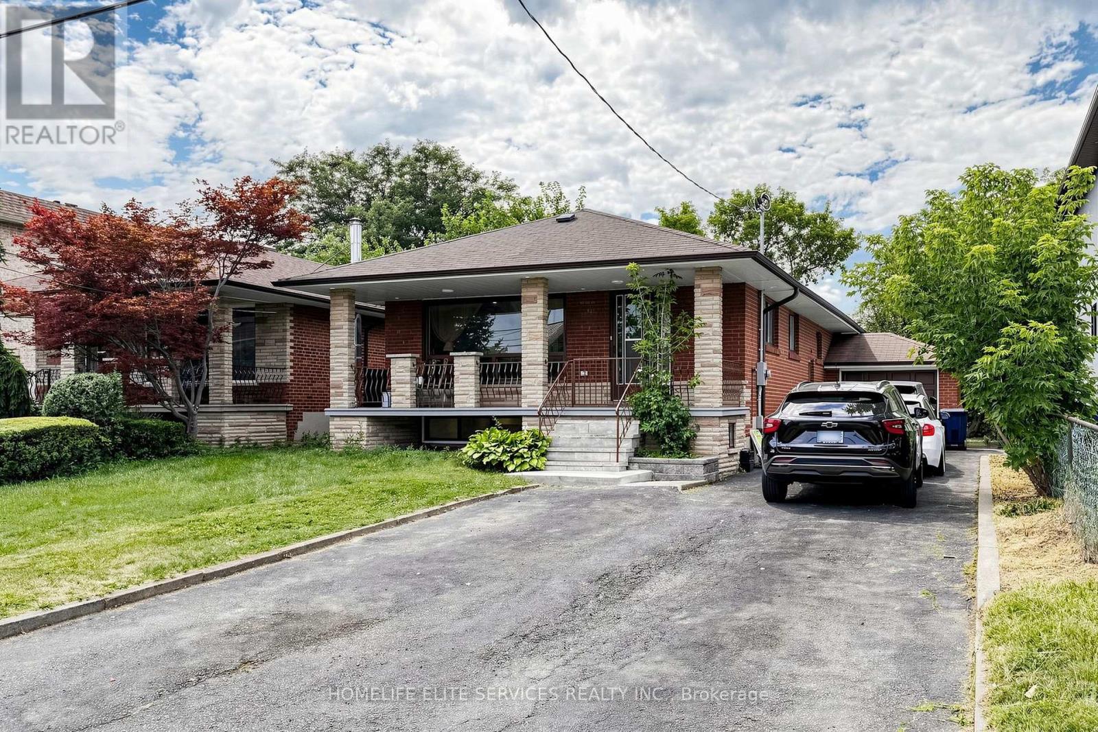 76 GOODERHAM DRIVE - 4