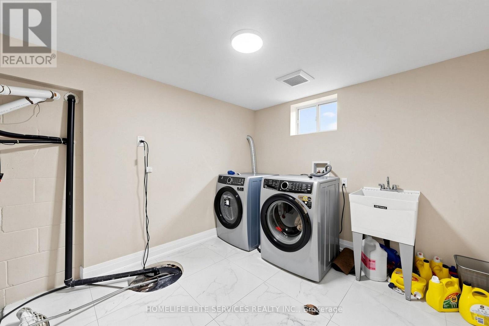 76 GOODERHAM DRIVE - 42