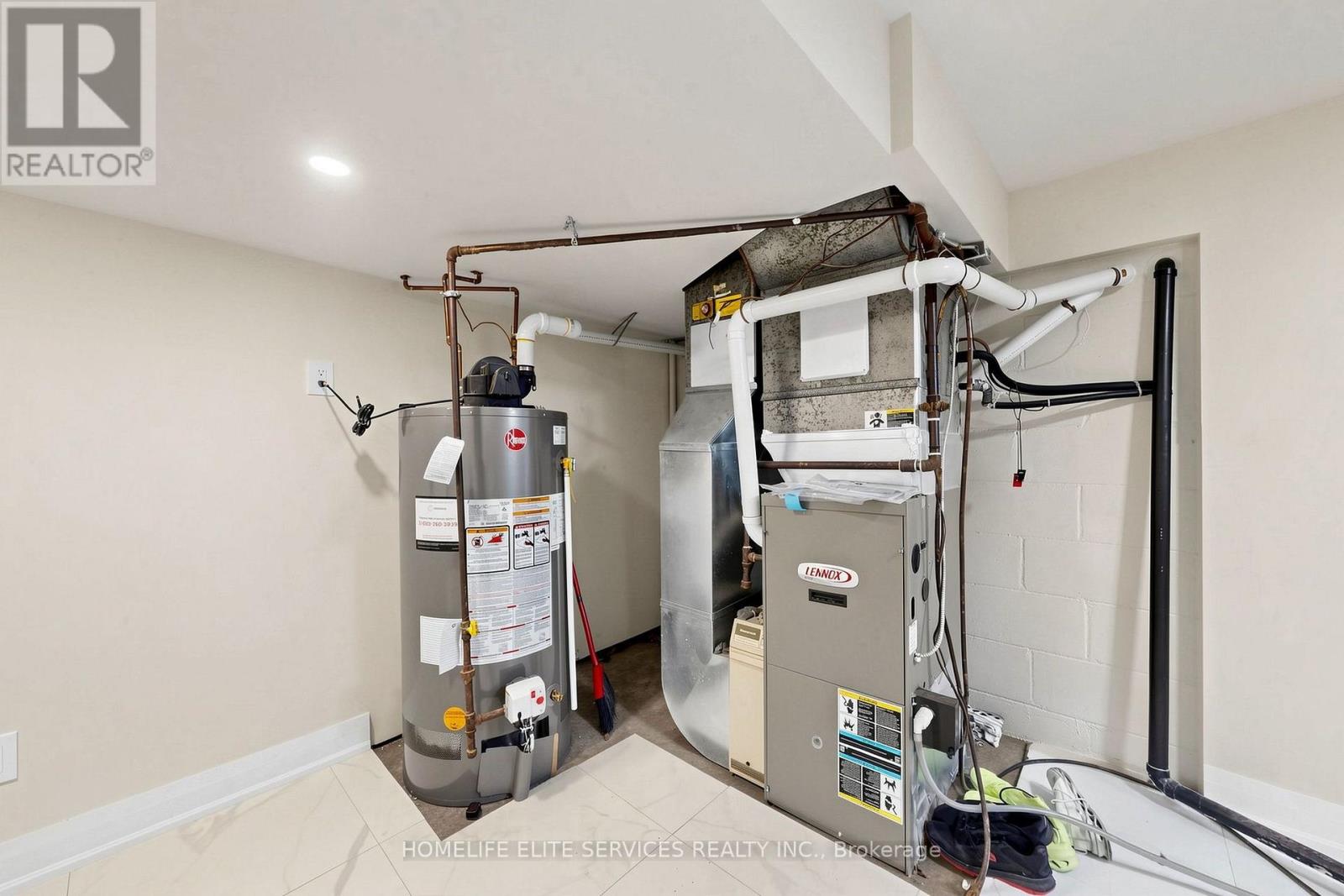 76 GOODERHAM DRIVE - 44