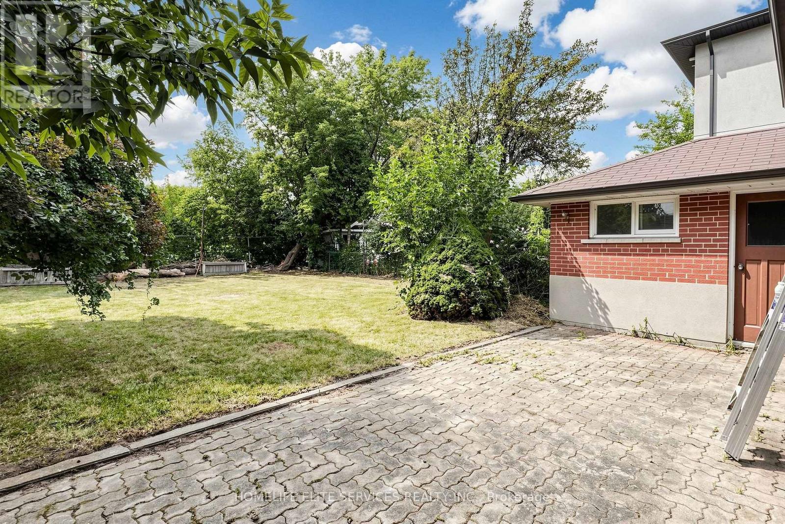 76 GOODERHAM DRIVE - 45