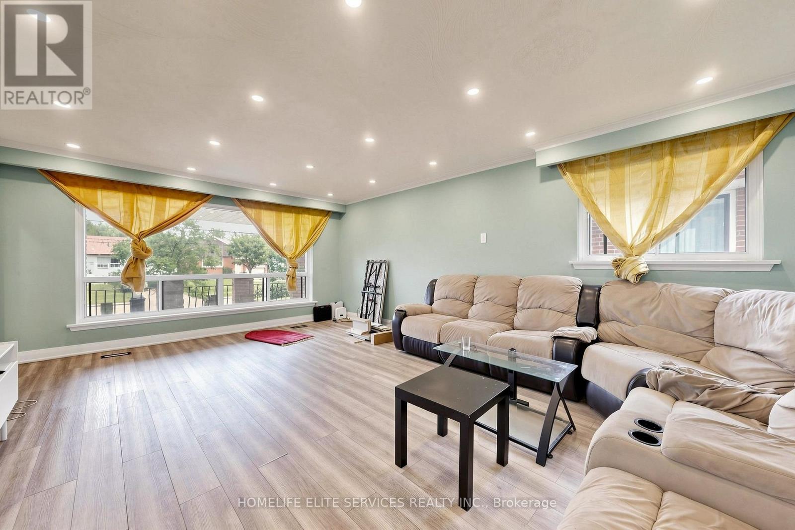 76 GOODERHAM DRIVE - 6