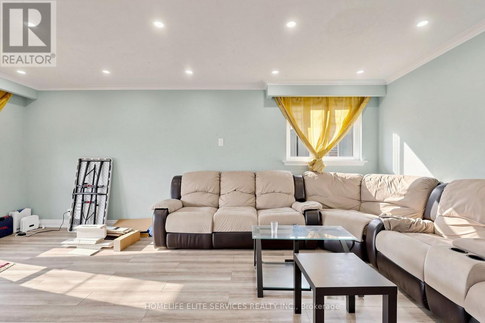 76 GOODERHAM DRIVE - 9