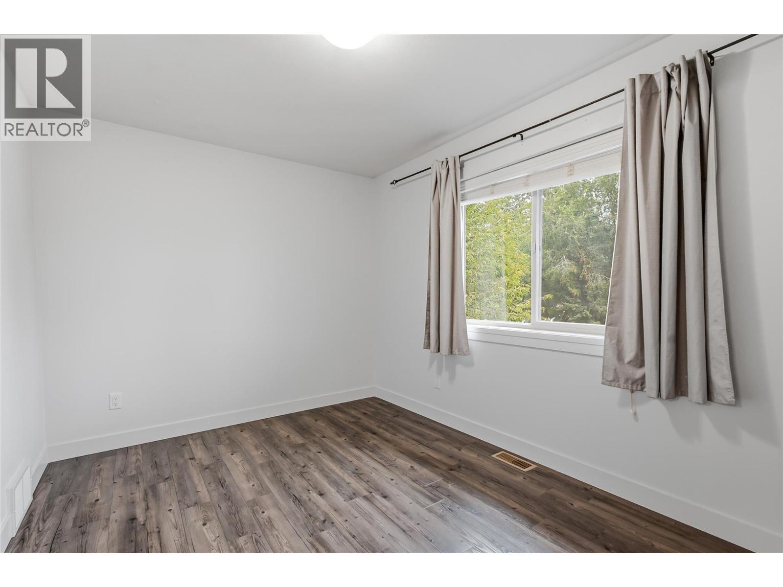  560 Christleton Avenue, Kelowna