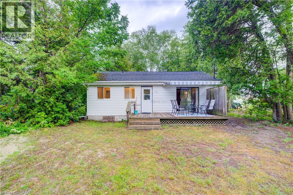 Front of cottage with deck