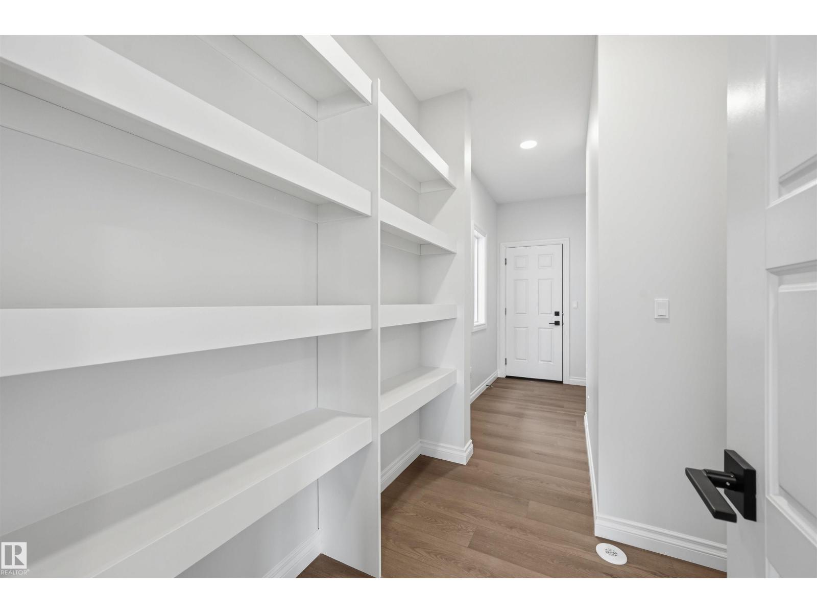 935 18 AV NW - 18