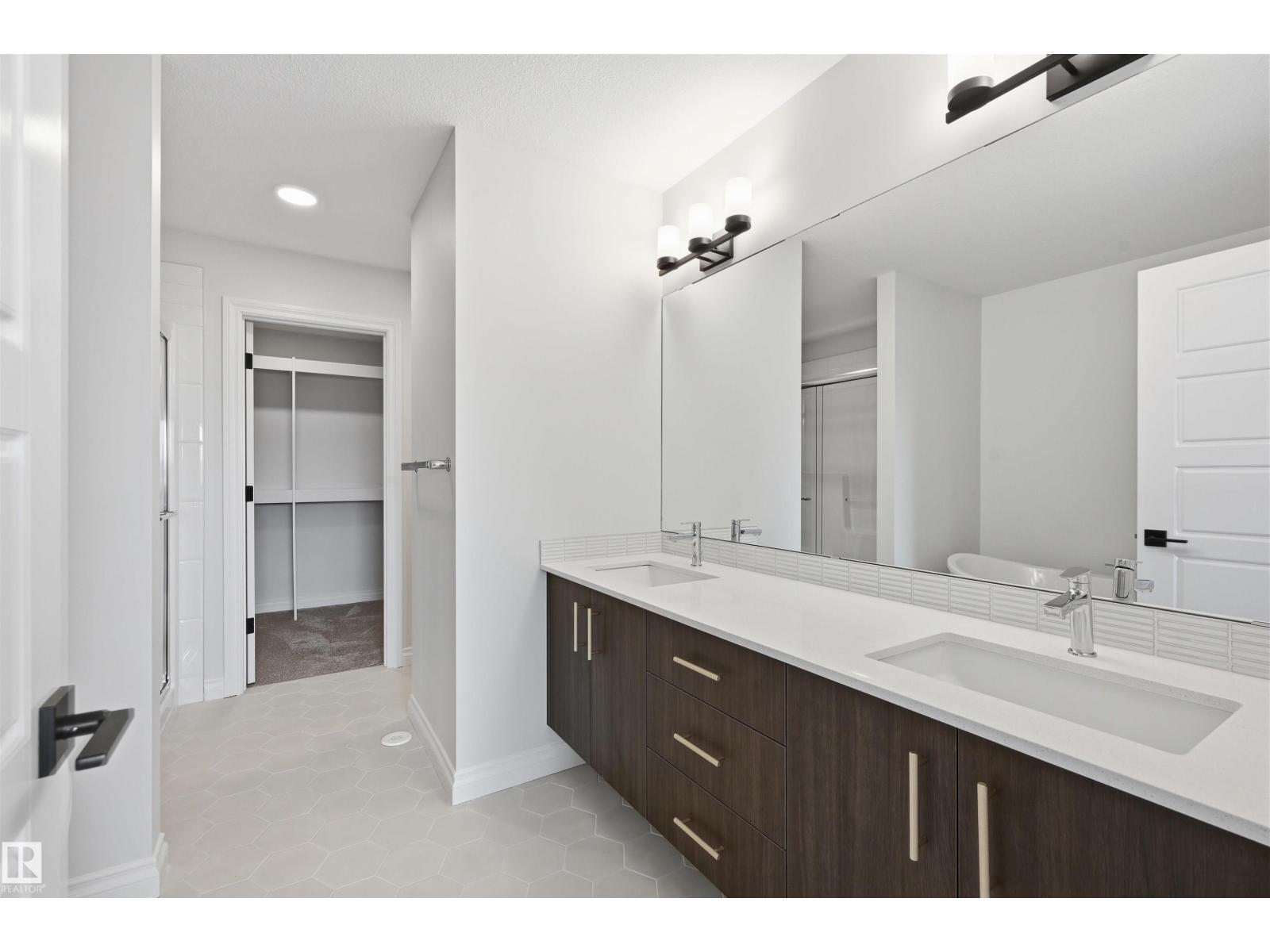 935 18 AV NW - 36