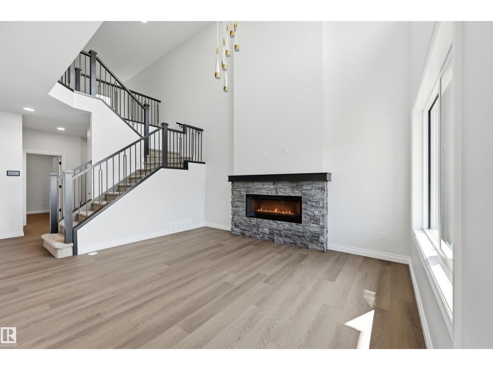 935 18 AV NW - 21