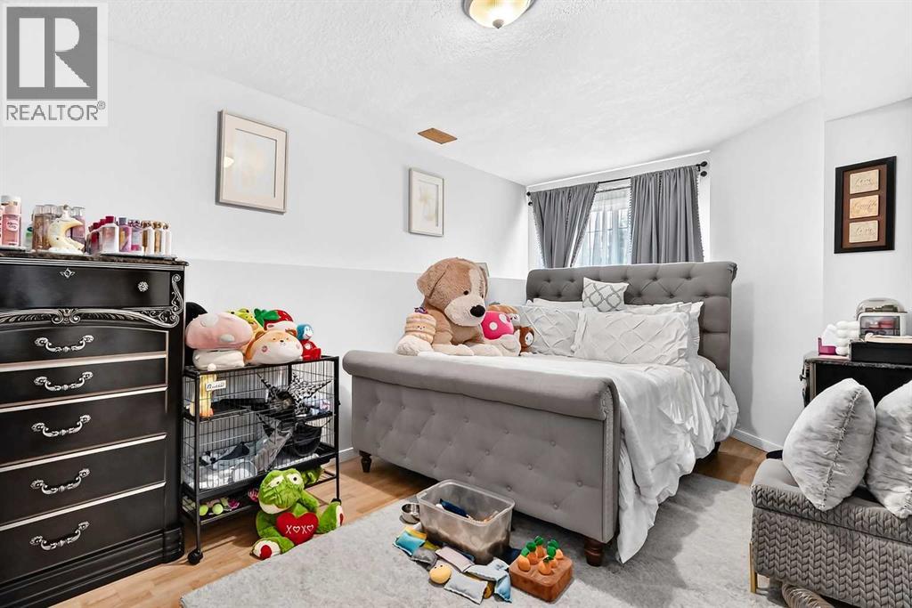 168 Country Hills Way NW - 24