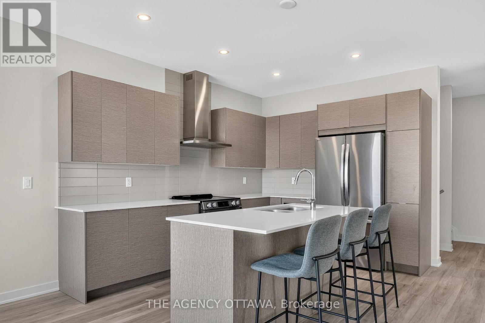 3 Bed, 3 Bath House for Sale in Ottawa – 3007 SHOWCASE CRESCENT, Ottawa – MLS# X13653146 - Image 12