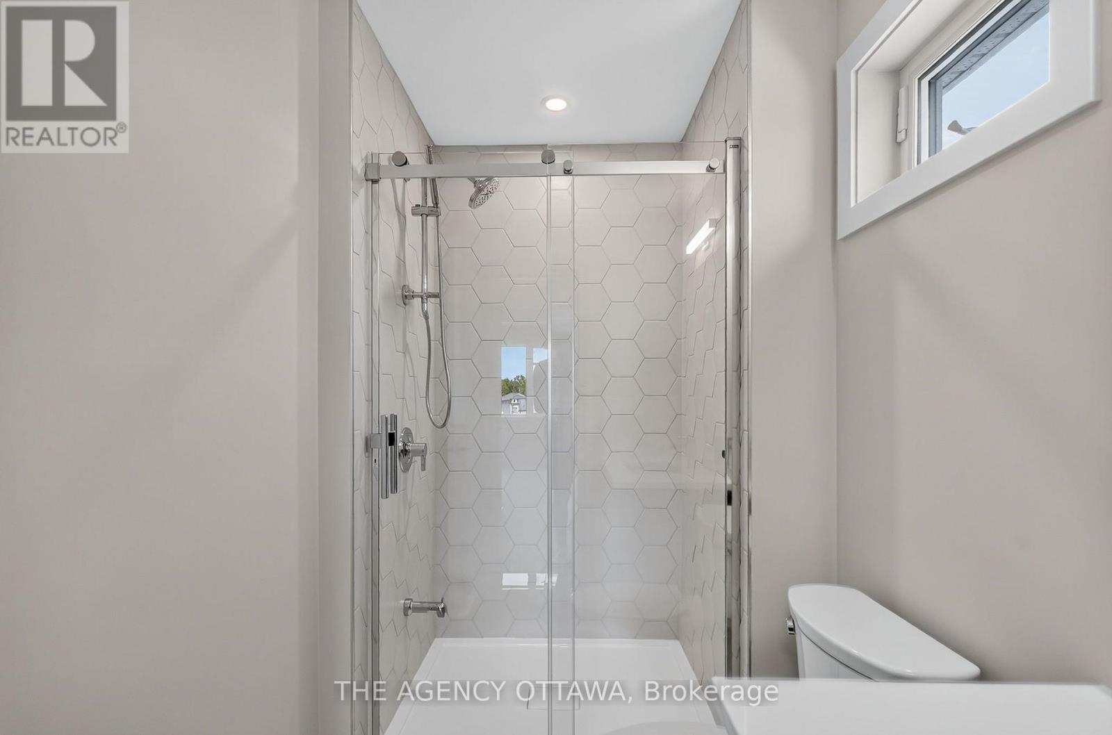 3 Bed, 3 Bath House for Sale in Ottawa – 3007 SHOWCASE CRESCENT, Ottawa – MLS# X13653146 - Image 31