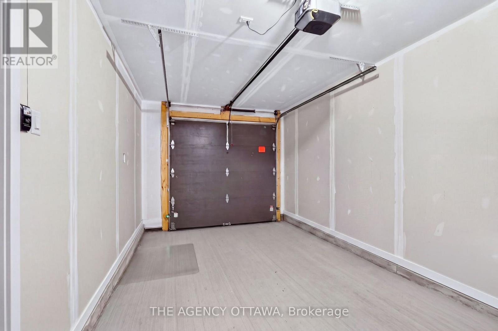3 Bed, 3 Bath House for Sale in Ottawa – 3007 SHOWCASE CRESCENT, Ottawa – MLS# X13653146 - Image 39