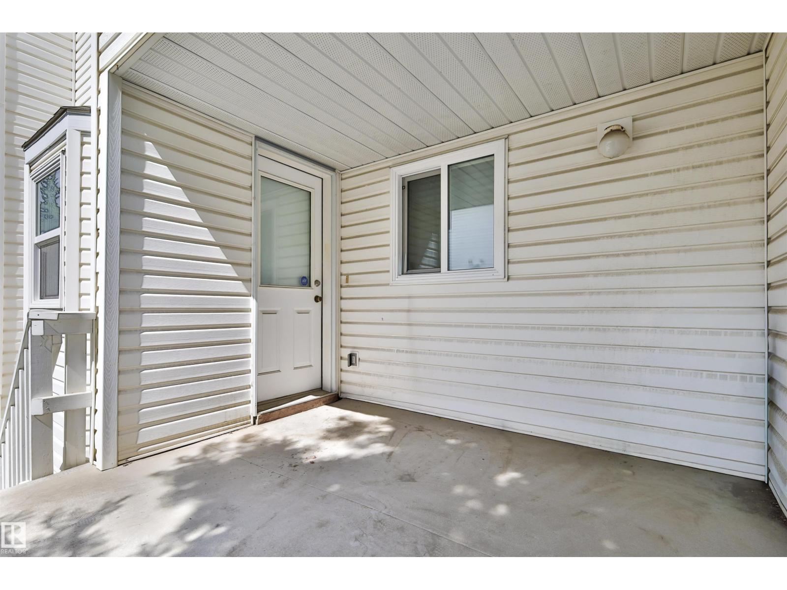 15529 95 AV NW - 22