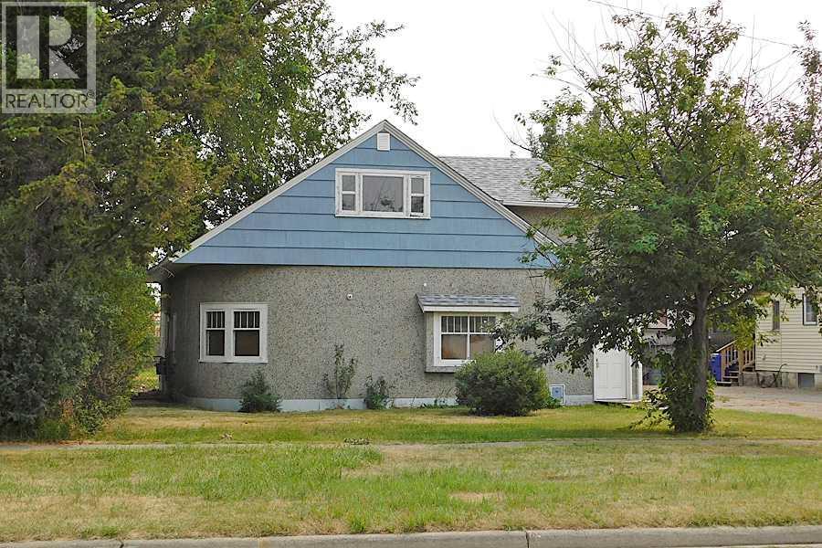 309 45 Avenue W, Claresholm — photo 2