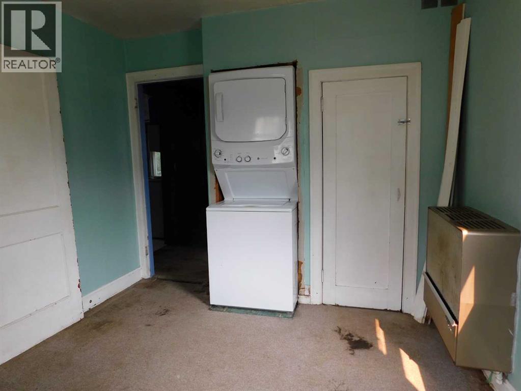 309 45 Avenue W - 24