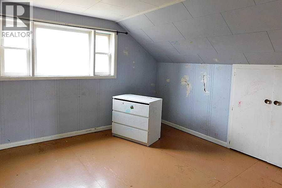 309 45 Avenue W - 32