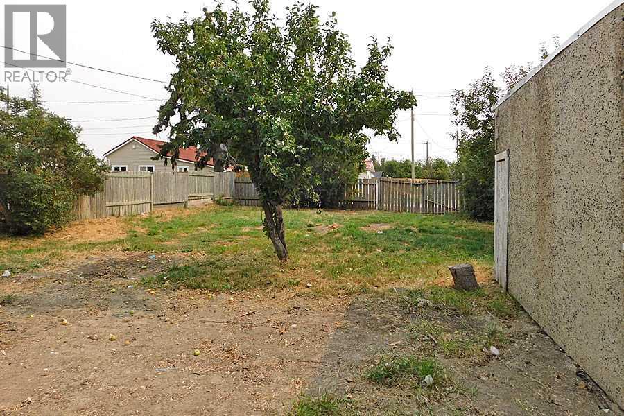 309 45 Avenue W - 8