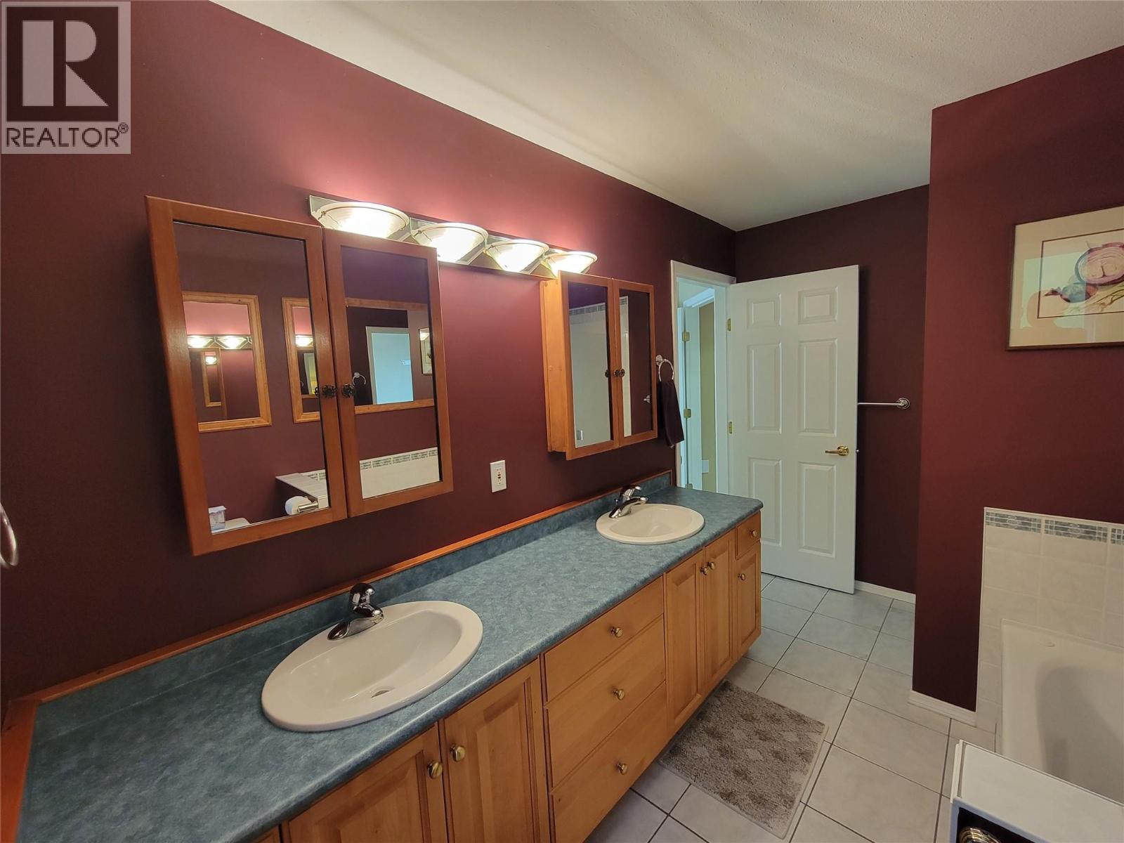  423 Vanderlinde Drive, Keremeos